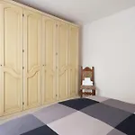 Roberto-4 Beds,ac Daire *