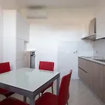 Roberto-4 Beds,ac דירה
