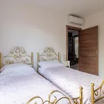 Daire Roberto-4 Beds,ac *