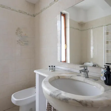 Roberto-4 Beds,ac דירה *