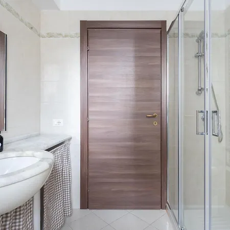 דירה Roberto-4 Beds,ac *