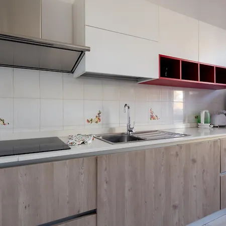 Roberto-4 Beds,ac דירה