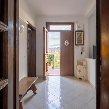 Roberto-4 Beds,ac דירה