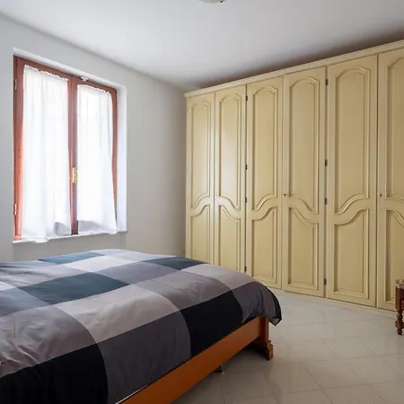 Roberto-4 Beds,ac *