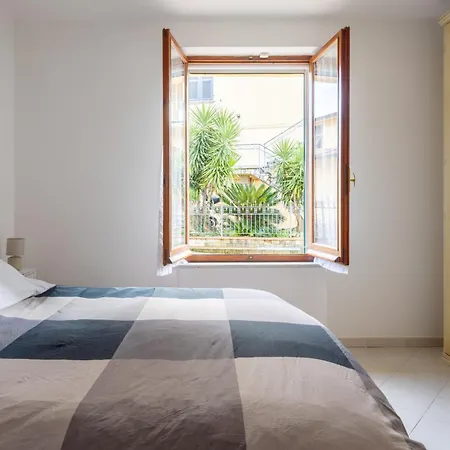 Roberto-4 Beds,ac Apartment Santo Stefano di Magra