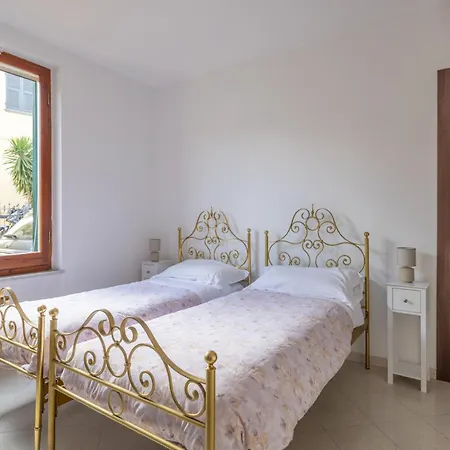 Roberto-4 Beds,ac Santo Stefano di Magra