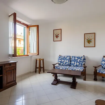 Roberto-4 Beds,ac Apartment *