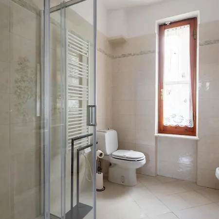 Roberto-4 Beds,ac Apartment