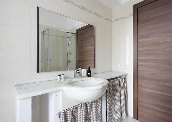 Roberto-4 Beds,ac Appartement