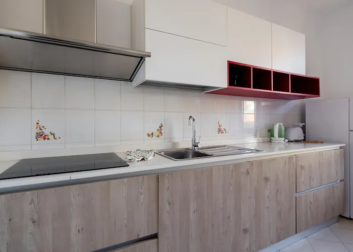 Roberto-4 Beds,ac Apartment