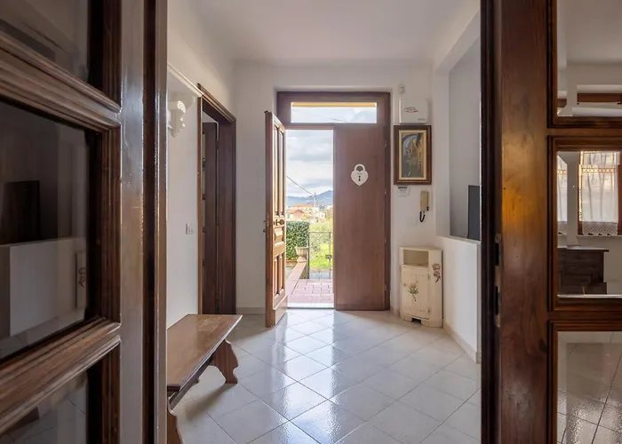 Roberto-4 Beds,ac Appartement