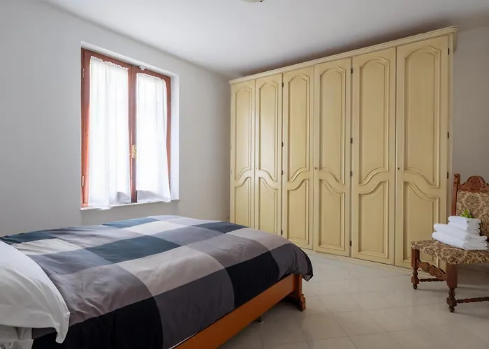 Roberto-4 Beds,ac *