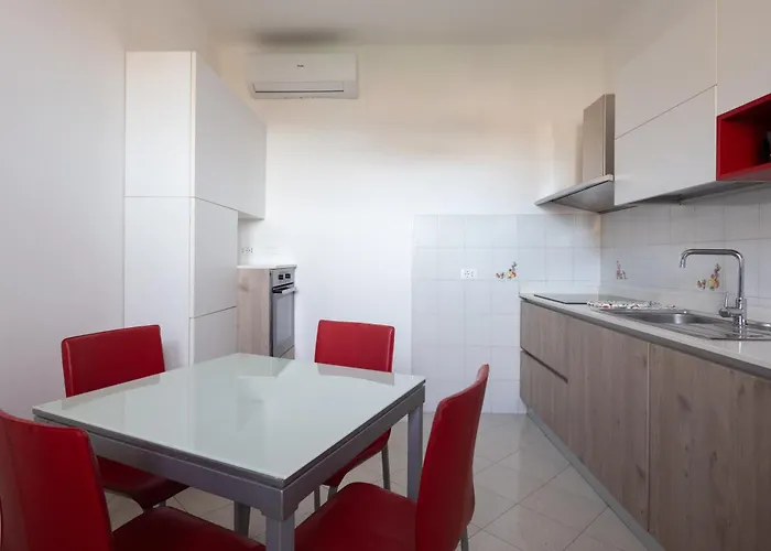 Roberto-4 Beds,ac Apartment