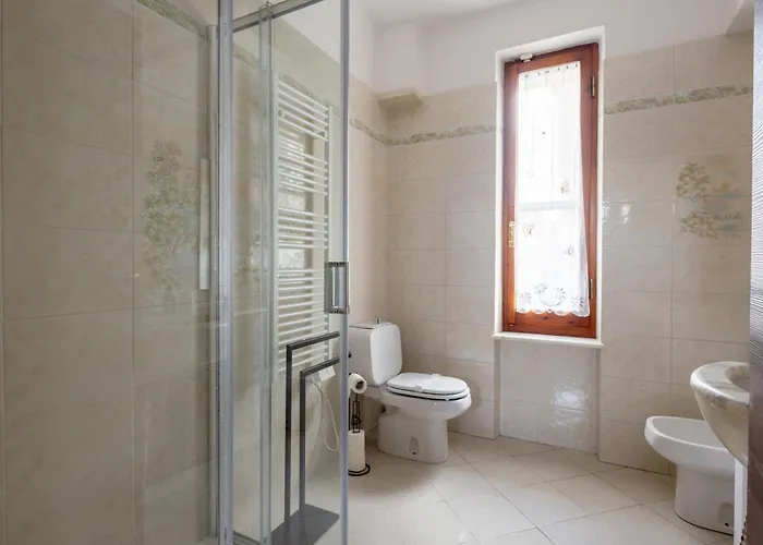 Roberto-4 Beds,ac Appartement